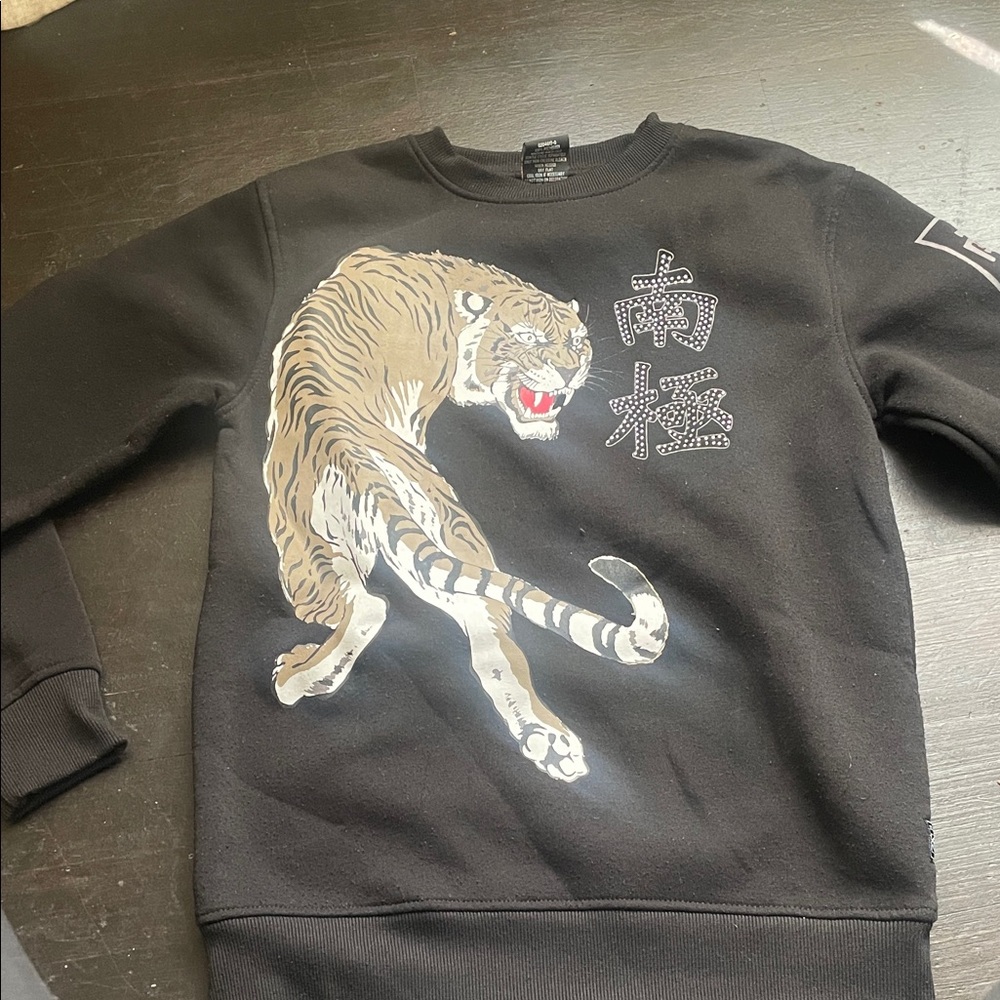 Black Tiger Graphic Men's Sweater